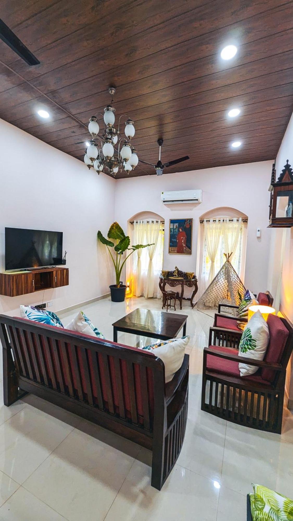 The First House By V3Homestay 4Bhk Private Pool Калангуте Екстериор снимка