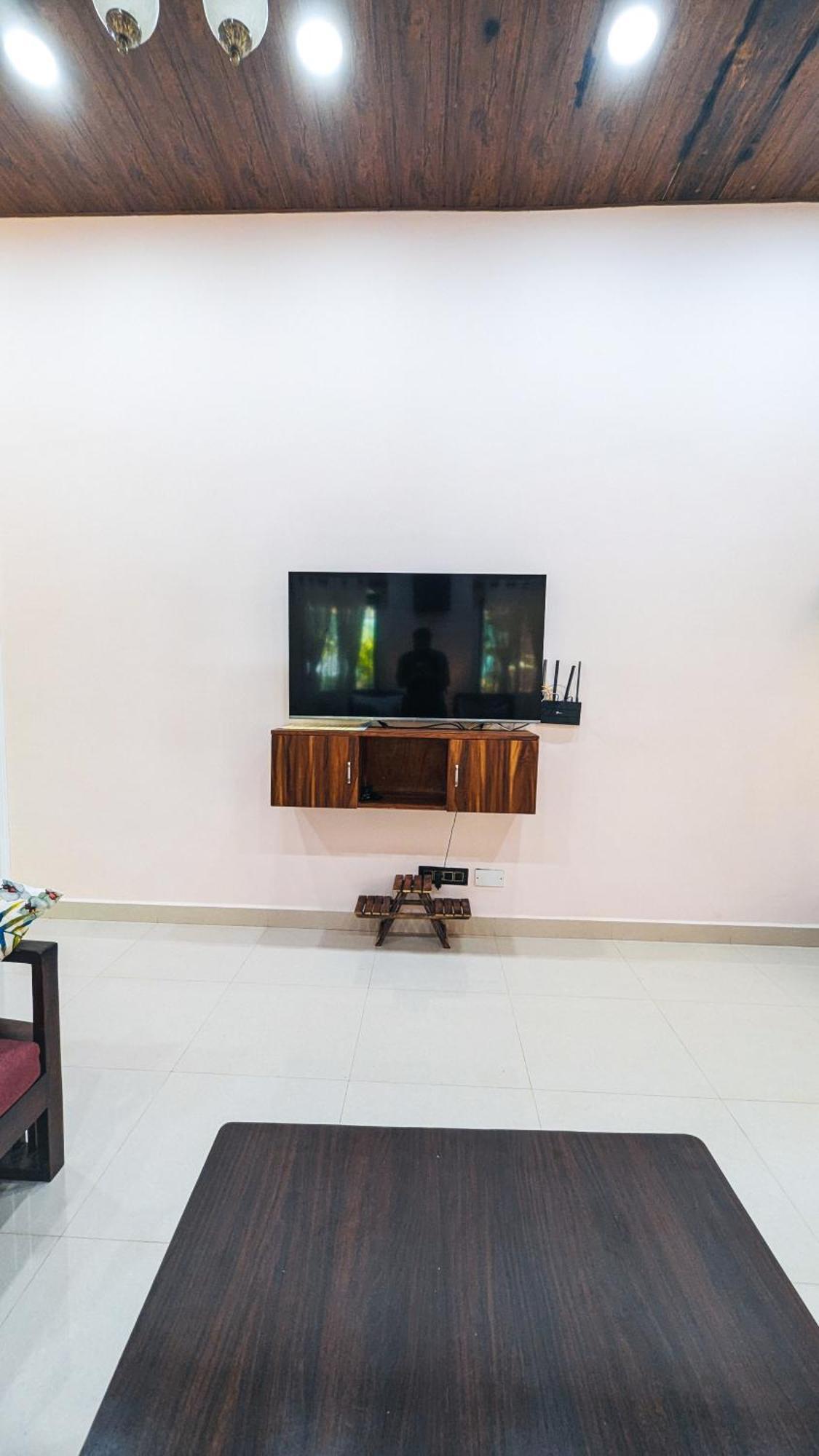 The First House By V3Homestay 4Bhk Private Pool Калангуте Екстериор снимка