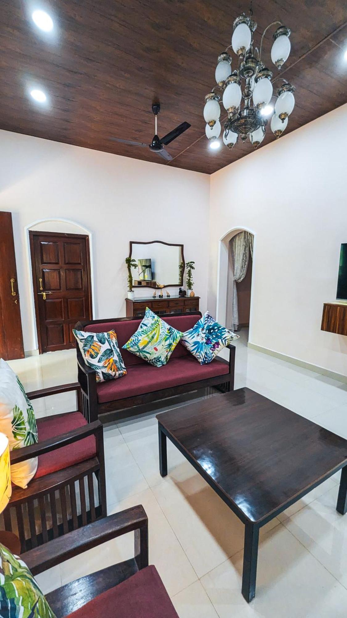 The First House By V3Homestay 4Bhk Private Pool Калангуте Екстериор снимка